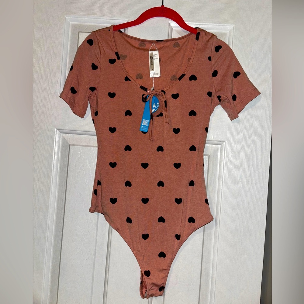 Laurel Scoop Tie Heart Print Bodysuit size M